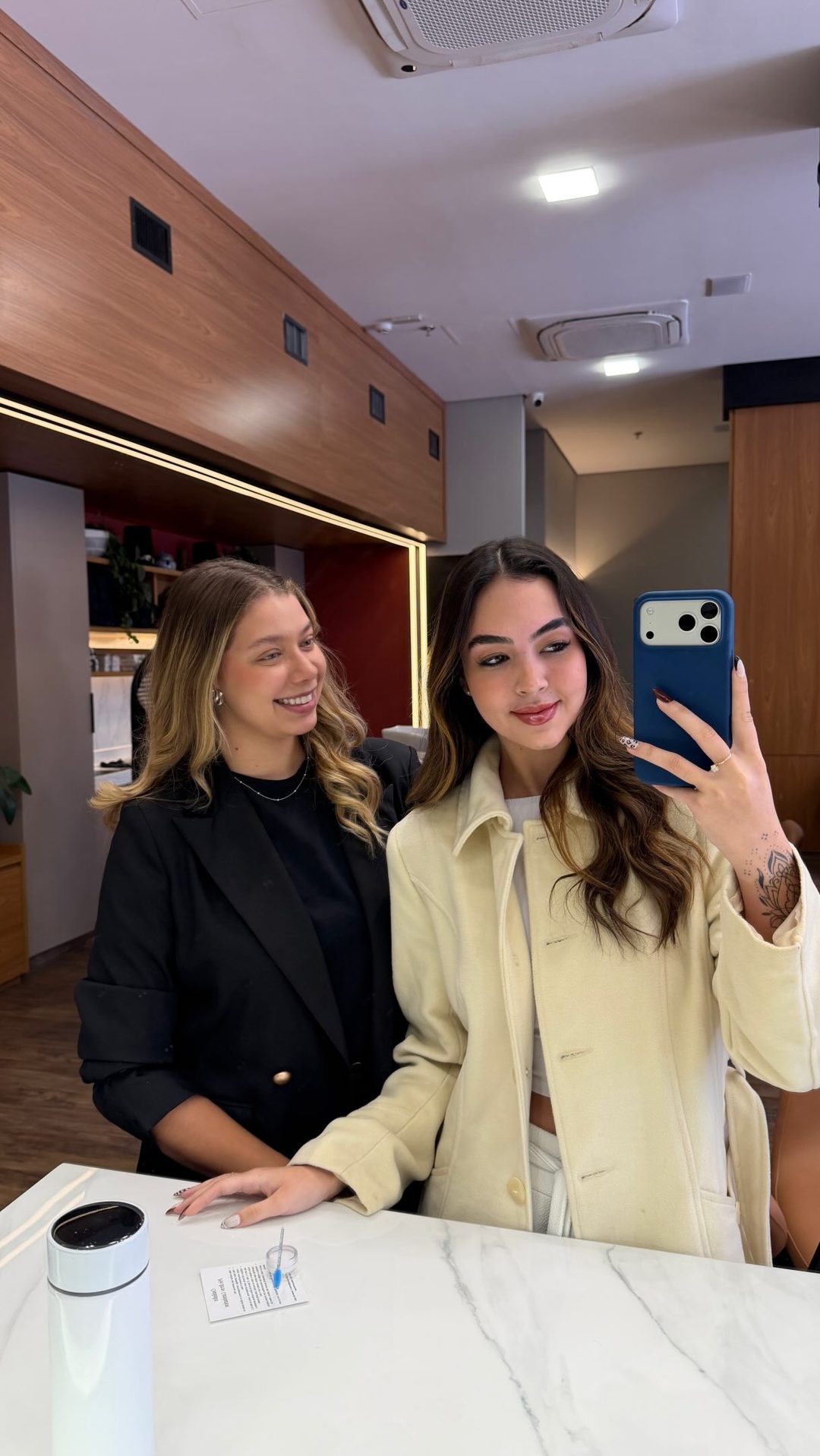 Recepção da Urban Clinique Georgina, com bancada de mármore